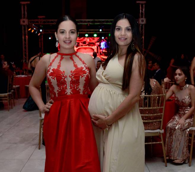 Fiesta navideña al estilo “Moulin Rouge” de UTH