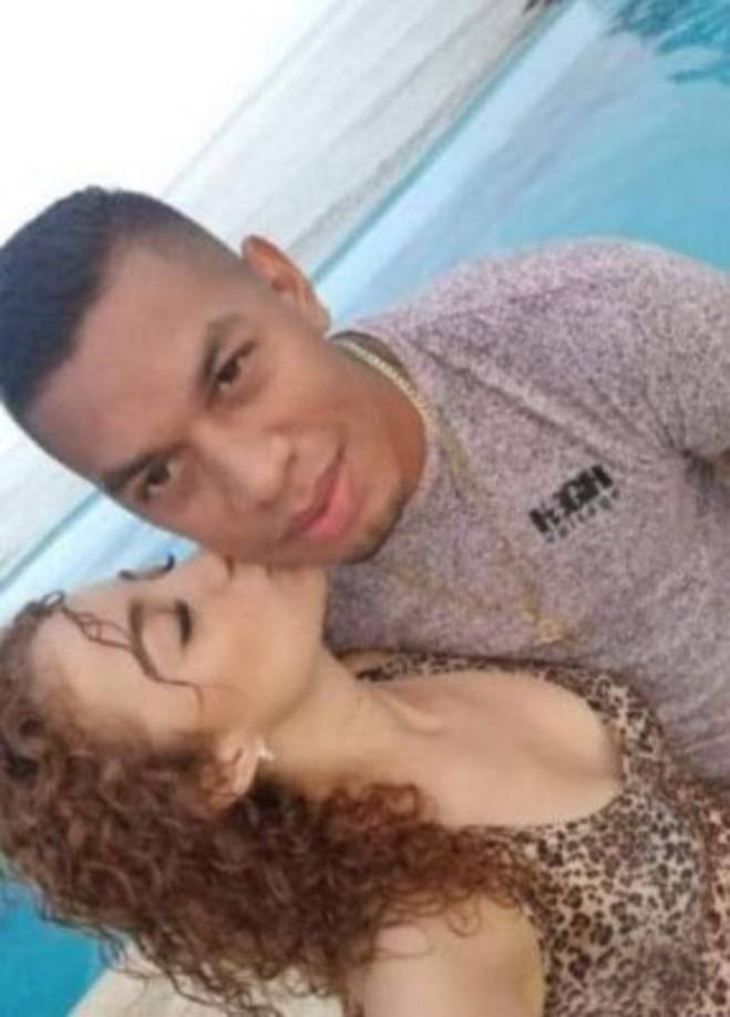 El portero Denovan Torres y la presentadora Mayra Tercero llevan tres meses de noviazgo y no cabe duda que forman una linda pareja.