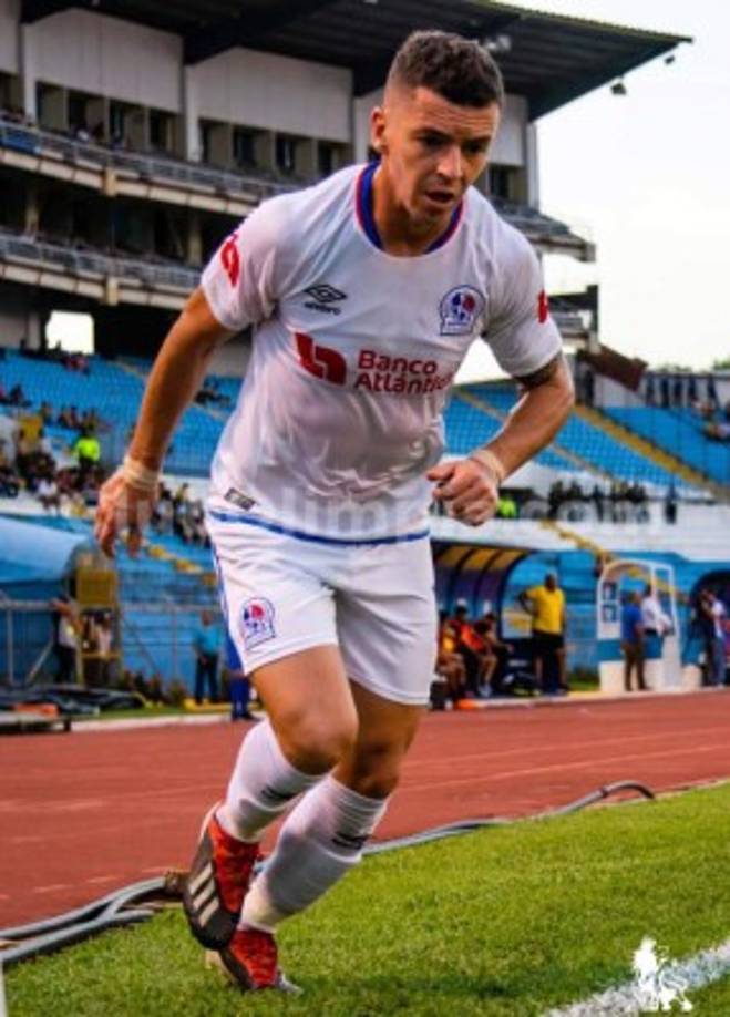 Matías Garrido - El argentino estará en el centro del campo. No lo hizo mal contra el Real España.