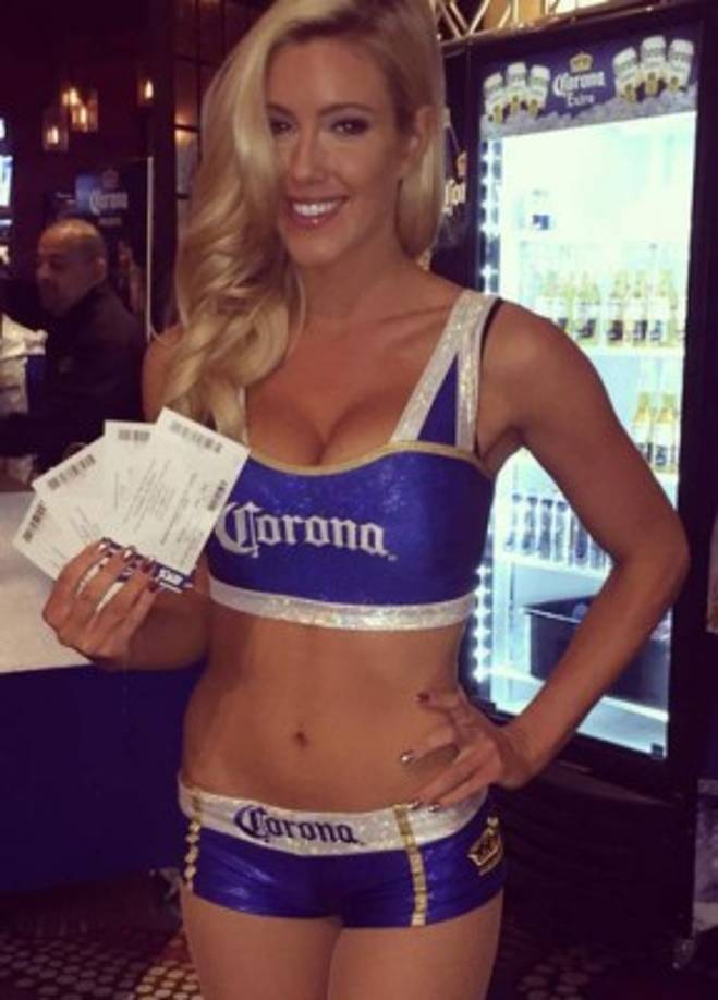 La rubia se reporta lista para su presentación.