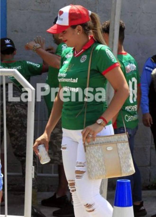 Desde temprano llegaron los aficionados al estadio.
