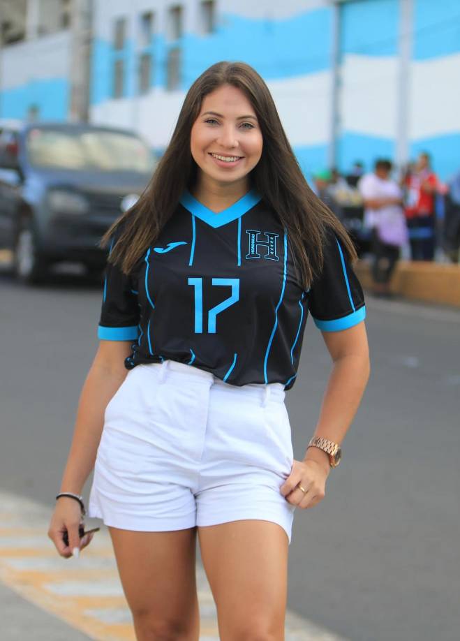 Annie Córdova es una apasionada por el deporte. Siempre llega a los estadios para apoyar a la Selección de Honduras, sobre todo cuando está Luis Palma.