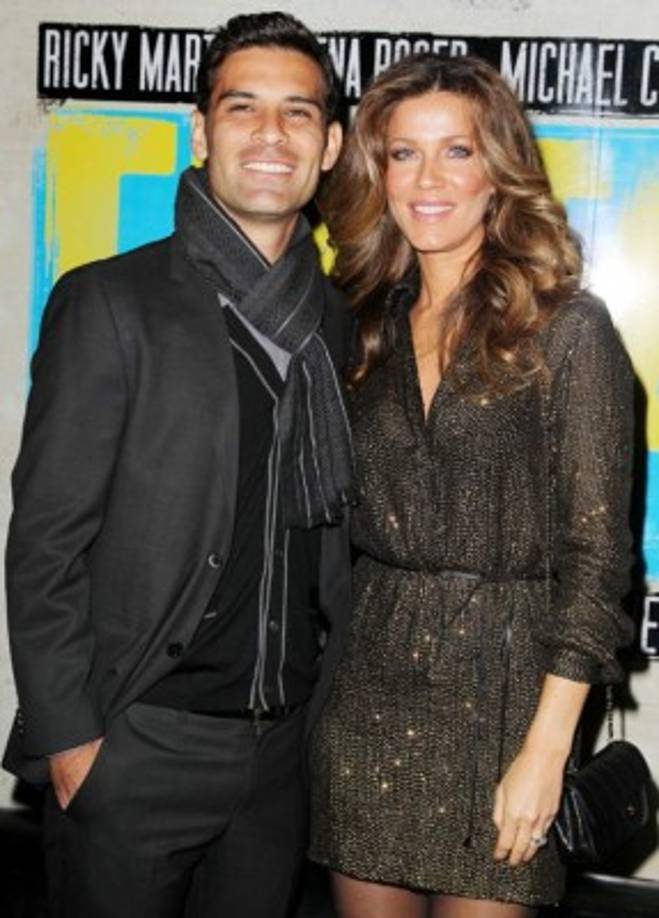 El zaguero mexicano Rafa Márquez con su esposa Jaydy Michel .