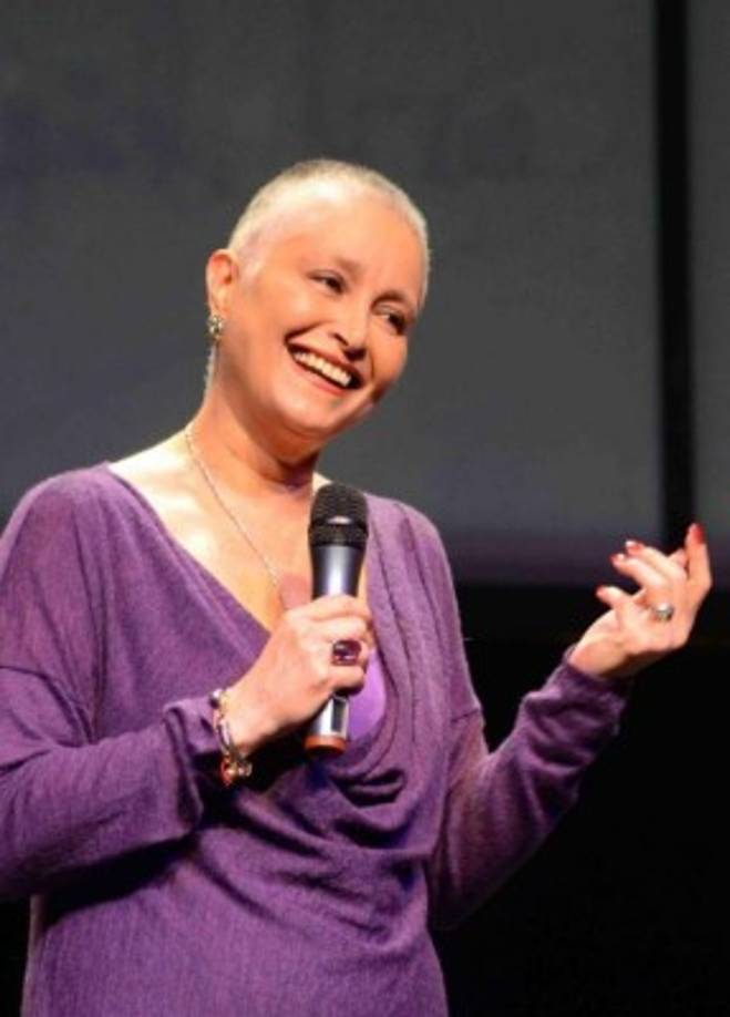 A mediados del 2011 su vida cambió por completo pues fue diagnosticada con cáncer de mamá. <br/>