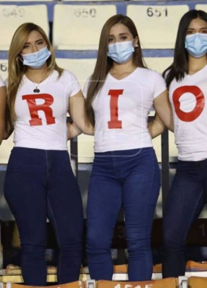 La hermosura de la mujer catracha estuvo presente en la final donde Olimpia venció al Motagua en tanda de penales con marcador de 5-4.