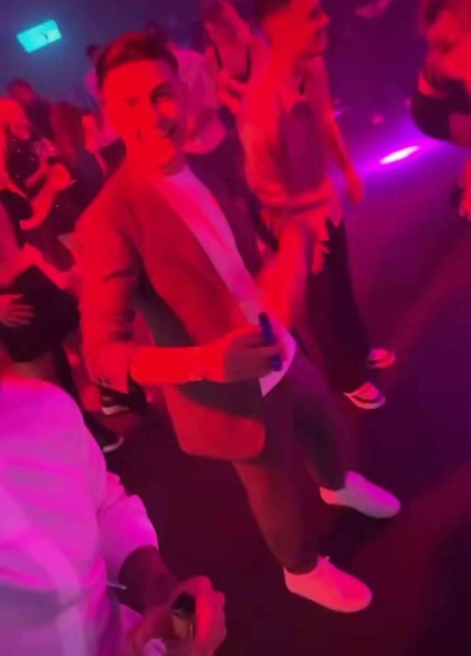 Paulo Dybala fue otro de los que bailó como nunca en la fiesta.