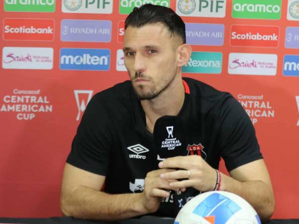 Washington Ortega es el portero titular de la Liga Deportiva Alajuelense y compareció en rueda de prensa.