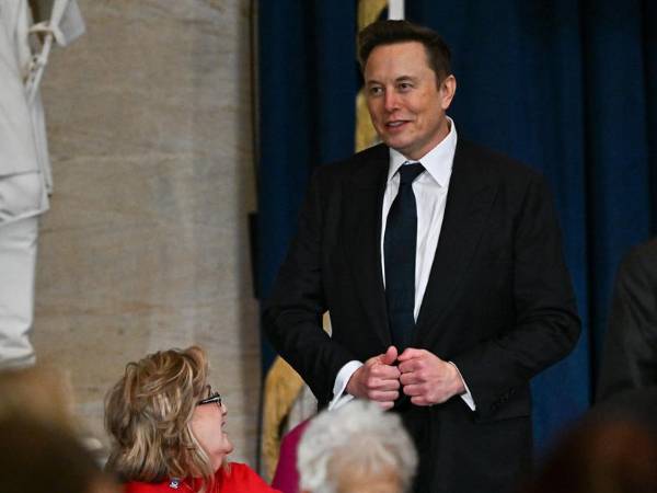 El multimillonario Elon Musk es un “empleado gubernamental especial” y está operando conforme a la ley, según la Casa Blanca.