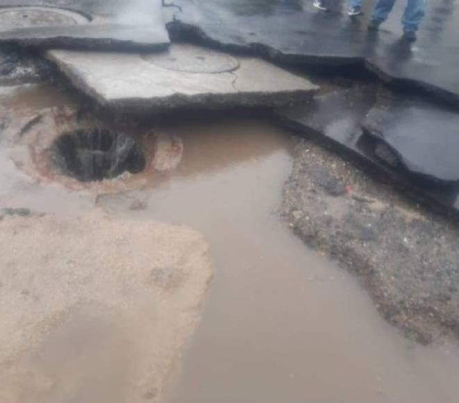 Desprendimiento de calle 13, 7 avenida de San Pedro Sula, frente al Complejo deportivo Patria-Marathón en San Pedro Sula.