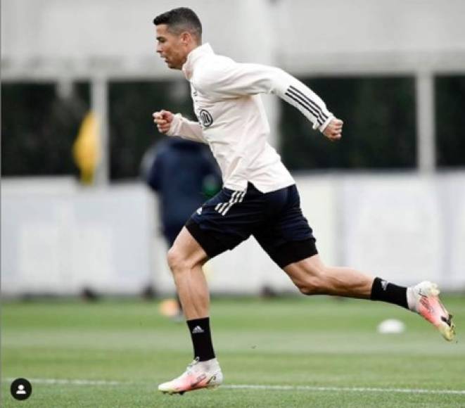 “¿Qué le pasa?”, es la pregunta que se hace la prensa deportiva italiana sobre Cristiano Ronaldo.