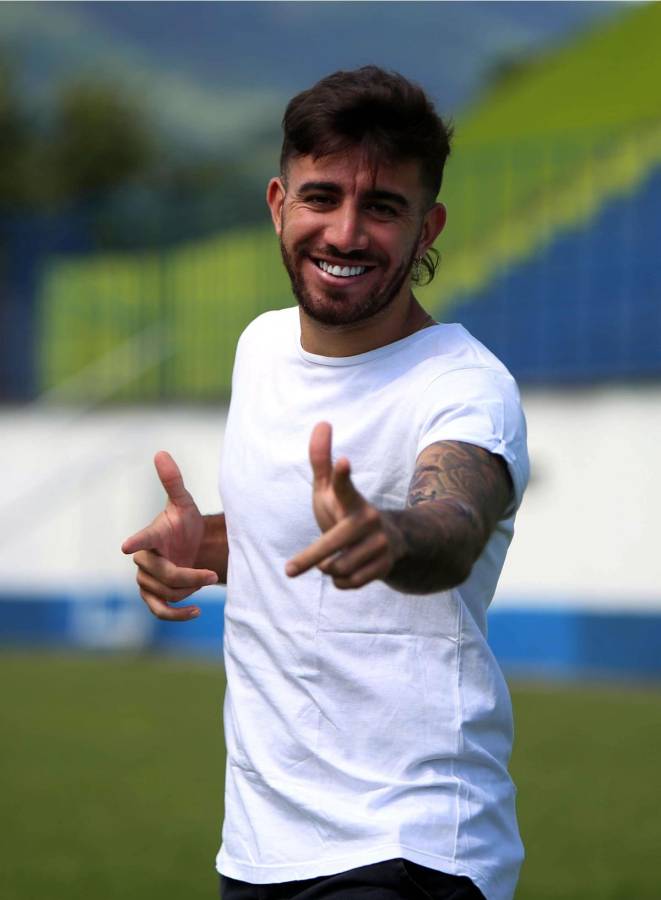 El agente del goleador argentino no cerró las puertas a que Auzmendi siga en Honduras.