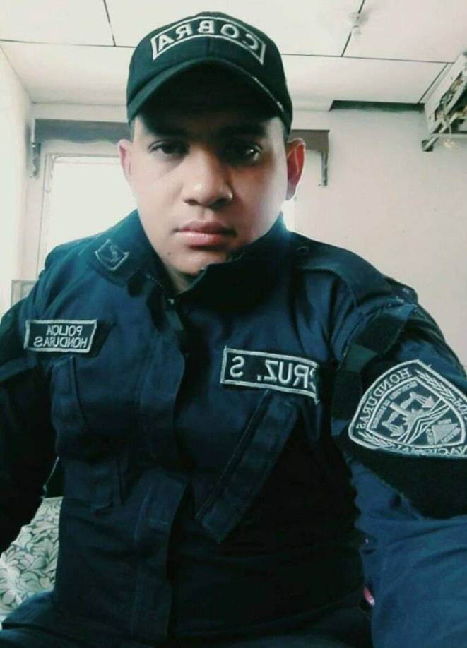 Los policías Felipe Santiago Rivas Izaguirre y Danilo Bucle Gómez fueron emboscados en la noche del lunes en la comunidad Dos Bocas, municipio de Santa Rosa de Aguán.