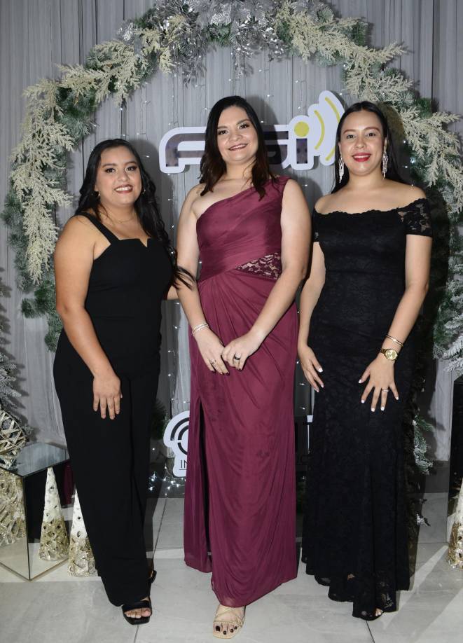 Laricsa Fuentes, Cinthia Reyes y Alessandra Paredes.