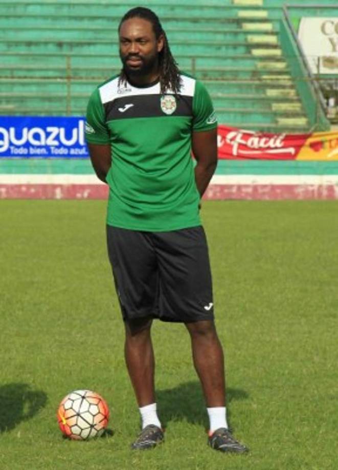 Manchester United's Spanish midfielder Juan Mata celebrates scoring the opening goal during the English FA Cup third round football match between Manchester United and Reading at Old Trafford in Manchester, north west England, on January 5, 2019. (Photo by Oli SCARFF / AFP) / RESTRICTED TO EDITORIAL USE. No use with unauthorized audio, video, data, fixture lists, club/league logos or 'live' services. Online in-match use limited to 120 images. An additional 40 images may be used in extra time. No video emulation. Social media in-match use limited to 120 images. An additional 40 images may be used in extra time. No use in betting publications, games or single club/league/player publications. /
