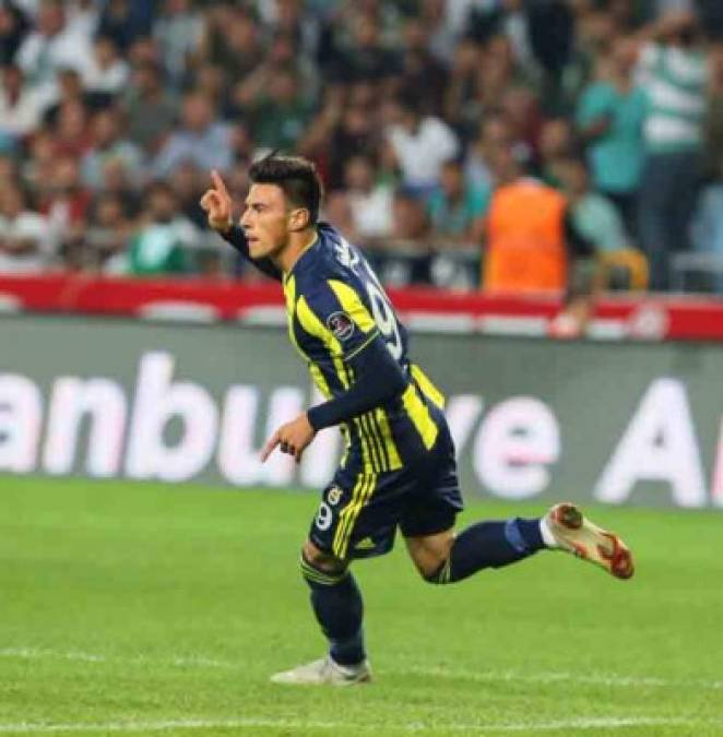 El Fenerbahçe ha anunciado que ha alcanzado un acuerdo para el traspaso de Eljif Elmas al Nápoles. El futbolista viajará a Italia para pasar el reconocimiento médico y firmar el contrato con su nuevo club.
