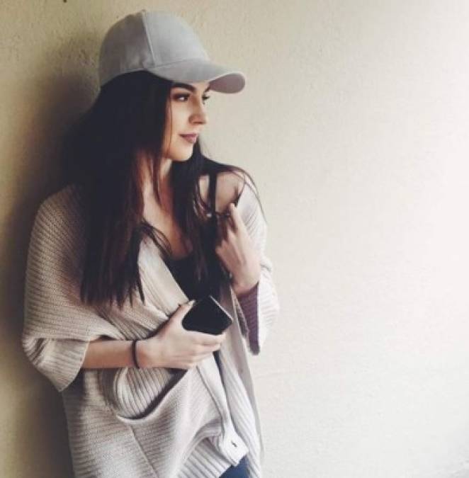 Además de su gusto por la danza, Ana Pau también ha mostrado su amor por la moda y la fotografía, pues en su cuenta de Instagram luce como toda una modelo.