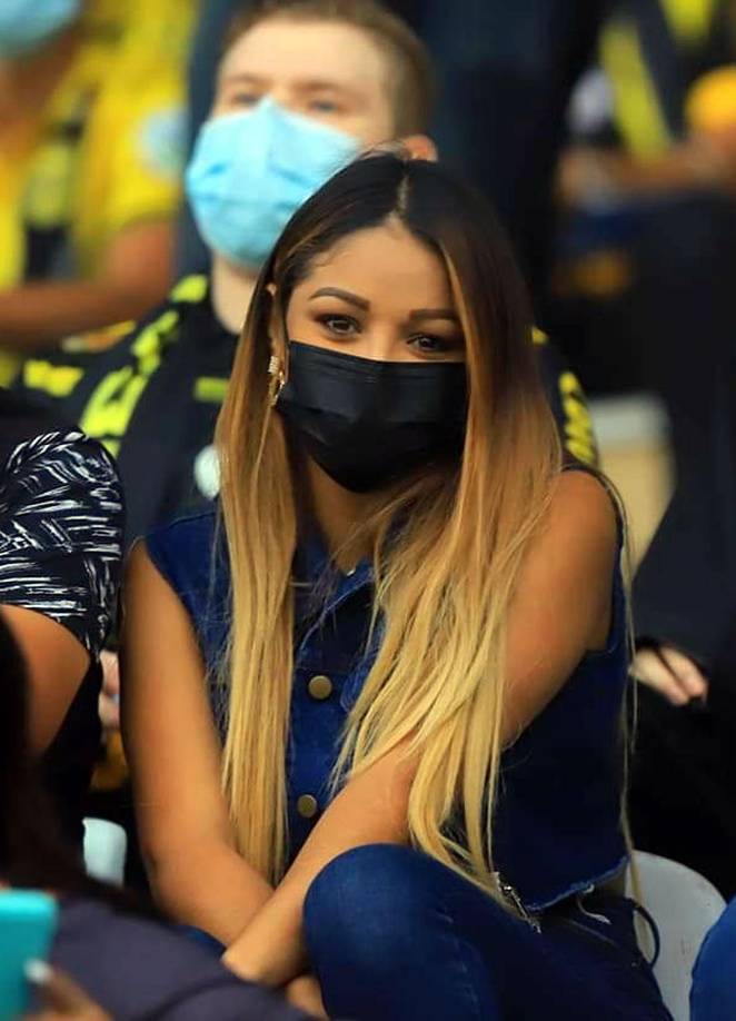 Las aficionadas sampedranas se hicieron presente al Morazán desde horas antes del partido.