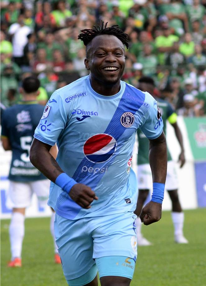 Kevin Álvarez utilizó sus redes sociales para hablar, de forma escueta, sobre su futuro. Un fan le consultó si iba a seguir en Motagua, a lo que respondió. “Sí, bueno, eso creo”, dejando un mar de dudas.