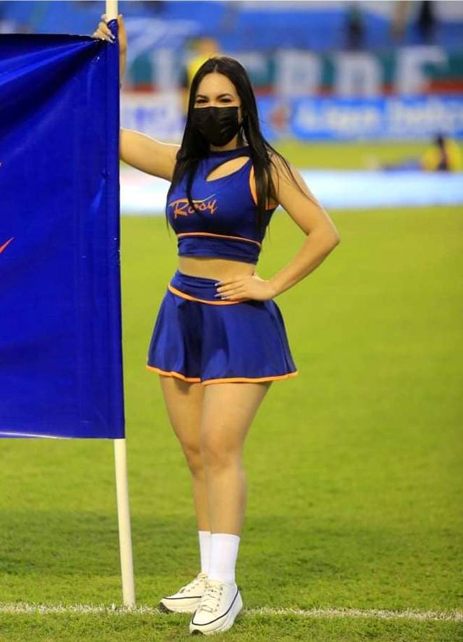 Otra lindura que robó miradas en el estadio sampedrano.