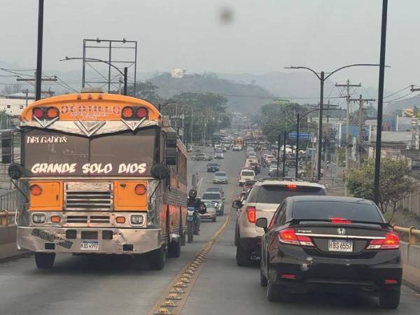 El bus amarillo grande fue uno de los primeros medios de transporte público modernos en el país.