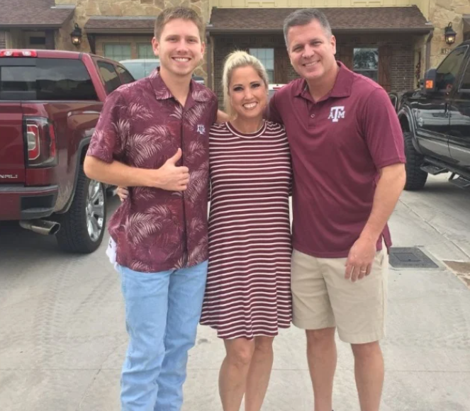 La mujer dijo que comenzó a experimentar un molesto picor en la garganta, síntoma que inicialmente atribuyó a una simple gripe. 