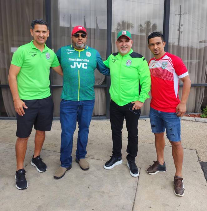 Orinson Amaya, Víctor Coello y Mario Berríos también posaron con aficionados del Marathón en Nueva Orleans.