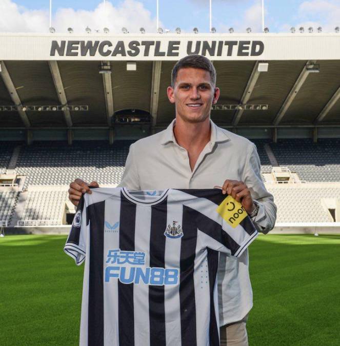 El Newcastle ha fichado al defensa neerlandés, procedente del Lille, Sven Botman. Llega por un precio de £34M, firmando por 5 temporadas hasta el 2027.