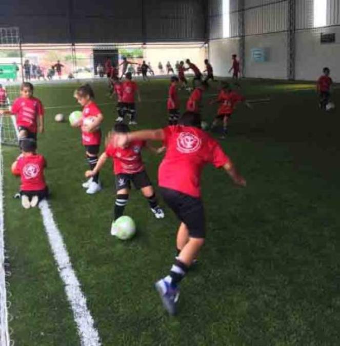 Su hijo tiene solo cinco años, pero Cardozo ya tiene deseos: “Dios quiera pueda jugar en alguna selección, vamos a ver si es bueno. Le gusta mucho el fútbol, veremos si llega”.