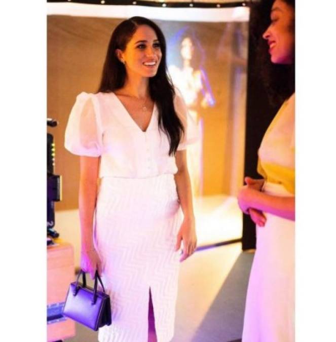 Las fotos de Meghan que enfuerecieron a Camilla fueron tomadas durante su visita al Teatro Nacional de Londres el jueves 05 de marzo, justo antes de hacer su gran aparición en los premios de la fundación Endeavour.<br/>