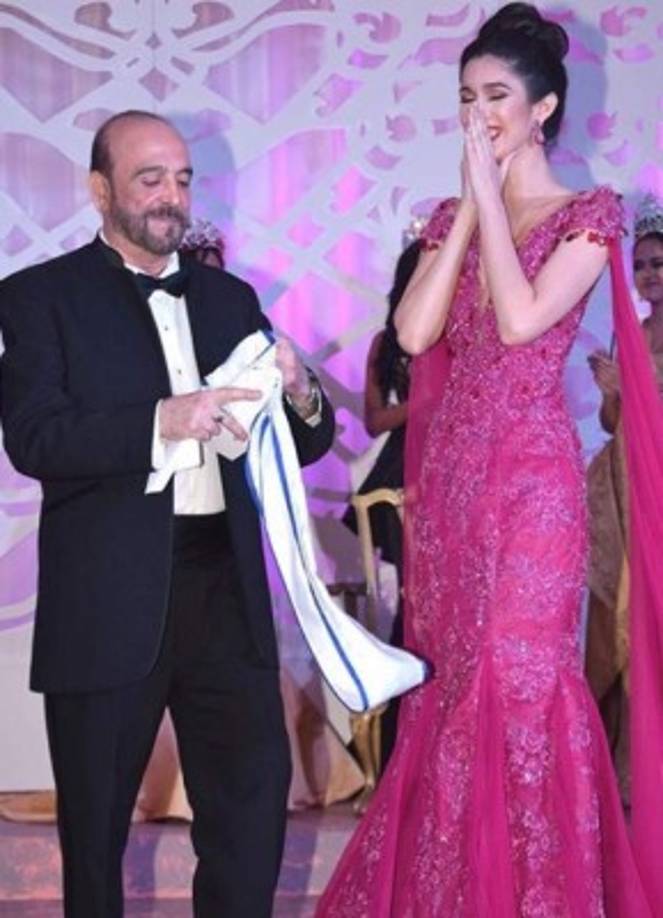 Momento en que se coronó a Celia como la mujer más bella de Honduras.