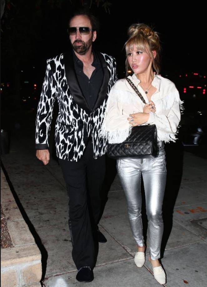 Nicolas Cage y Erika Koike. El actor de “Ghost Rider” solicitó la anulación cuatro días después de que él y Koike se casaran en Las Vegas en 2019, alegando que estaba demasiado intoxicado para saber qué estaba pasando. Los documentos judiciales obtenidos por Us Weekly en ese momento alegaban que Cage “no comprendía sus acciones al casarse con [Koike] en la medida en que era incapaz de aceptar el matrimonio. Antes de obtener una licencia de matrimonio y participar en una ceremonia de matrimonio, [ellos] ambos bebían hasta el punto de intoxicarse”.