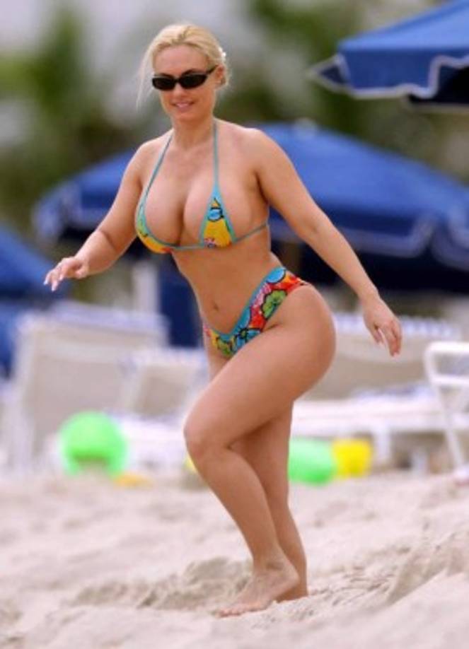 Diferentes medios online publicaron las imágenes de una mujer en bikini en un día de playa, asegurando que se trata de la mandataria de 47 años de edad que conduce el país balcánico desde febrero del 2015. Al final la de esta imagen no es la presidenta de Croacia.