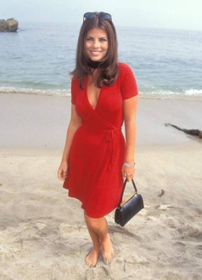 Aprovechando el tirón, la actriz comenzó a compaginar su labor en la serie con otros proyectos. En 1996 protagonizó dos telefilms. Uno de ellos fue The Face (El rostro), en la NBC, junto a su entonces novio Ricky Paull Goldin, el cual le valió excelentes críticas por su interpretación de una mujer desfigurada. Meses después, junto a Veronica Hamel, recordada por Canción Triste de Hill Street, fue la estrella de Talk to me (Habla conmigo), producida por la CBS.