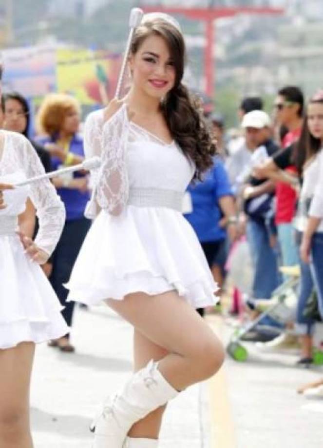 Asimismo, Angie Chirinos del Instituto Santa Mónica fue uno de los rostros más hermosos del 2015.