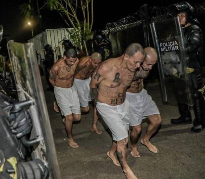 El Salvador traslada otros 2,000 supuestos pandilleros a “la cárcel más criticada del mundo”