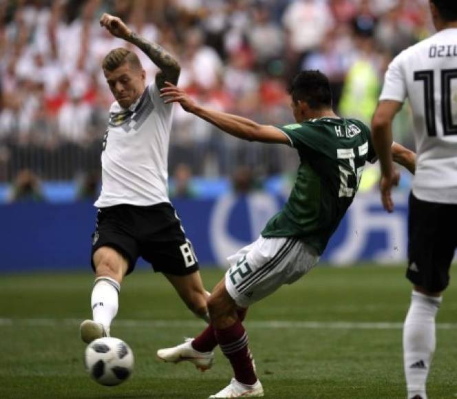 Luego el 'Chucky' Lozano sacó este disparo para marcar su golazo a Alemania. Foto AFP