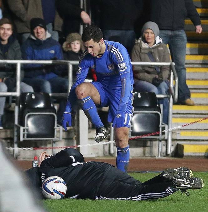 El 23 de enero del 2013, el joven Charlie Morgan fue protagonista de un lamentable incidente cuando Eden Hazard, que en esa época jugaba para el Chelsea, lo agredió en un partido contra el Swansea por la vuelta de las semifinales de la Copa de la Liga.