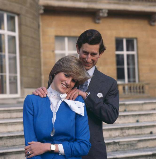 En 1981, después de una intensa especulación mediática, se anunció su compromiso con Lady Diana Spencer.