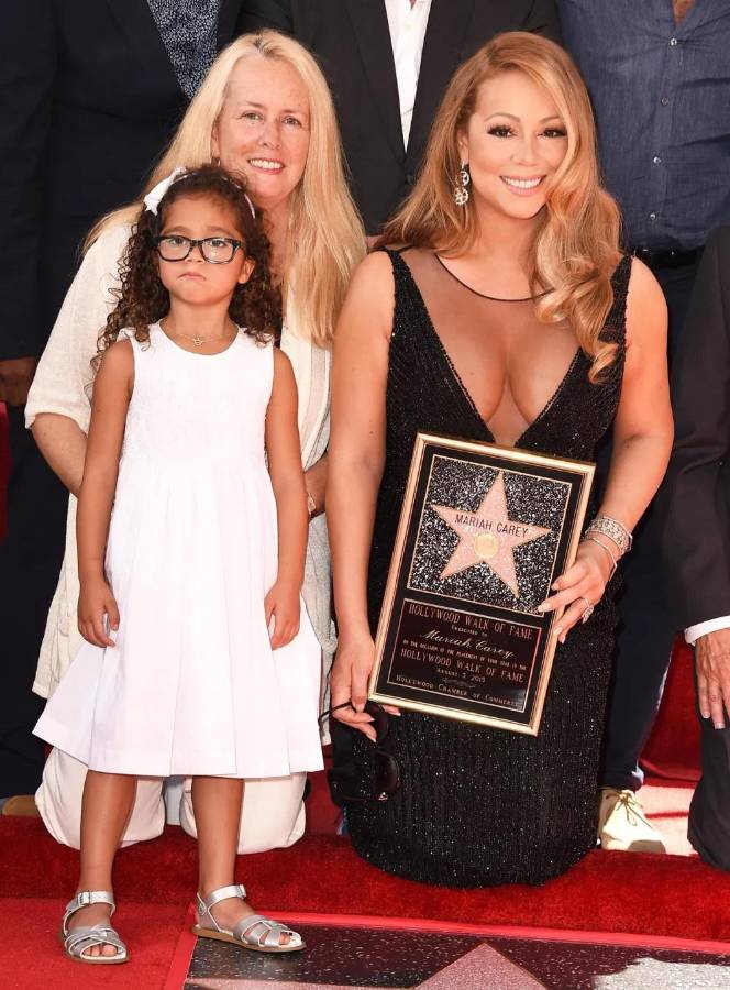 Foto en vida de Patricia, madre de Mariah cuando la cantante recibió su estrella en el Paseo de la Fama de Hollywood.