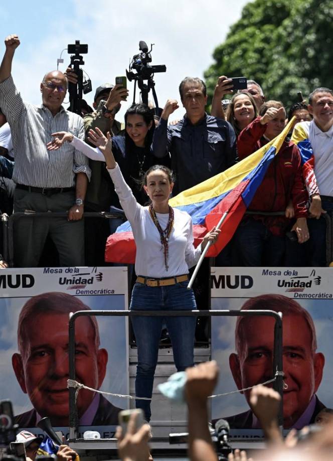 Maduro fue ratificado el viernes por el oficialista Consejo Nacional Electoral como presidente reelecto y acusa a los líderes de la oposición de intentar fraguar un golpe de Estado.
