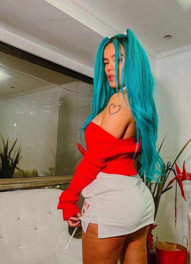 La cantante Karol G terminó su relación con Anuel AA y en las últimas horas se la involucrado sentimentalmente con James Rodríguez.