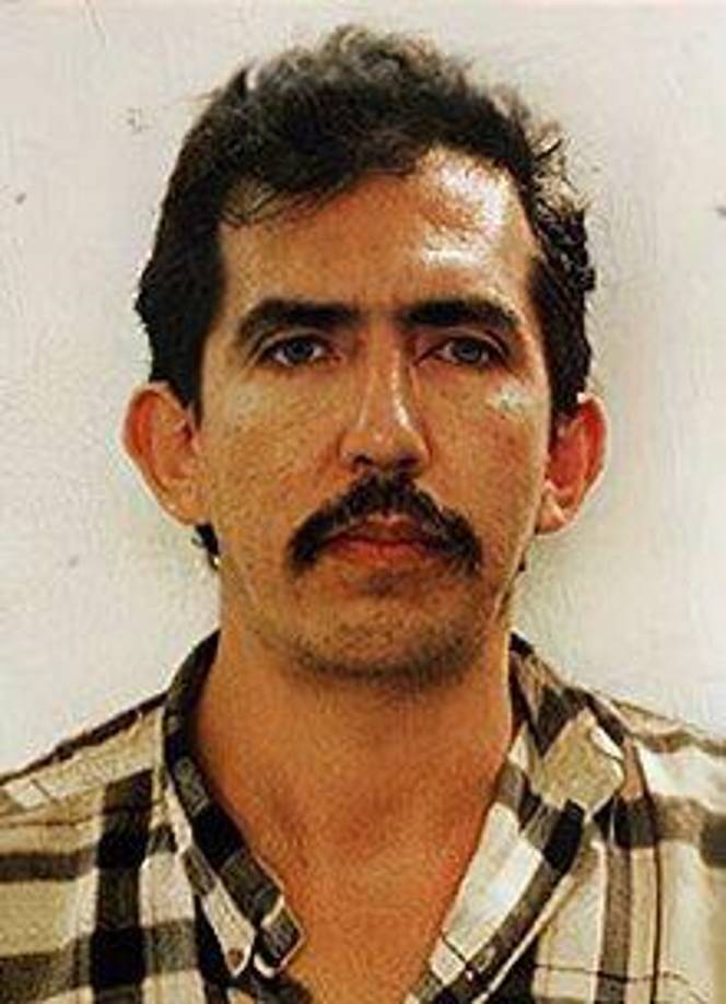 Conocido como “La Bestia”, fue arrestado en abril de 1999 cuando intentaba violar a una menor e ingresó a prisión en diciembre de 2002, acusado de los delitos de acto sexual violento, homicidio, acceso carnal violento, secuestro simple e incendio culposo. 