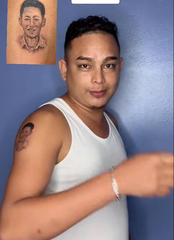 El joven olanchano denominó el momento “con mucho amor para este héroe”.