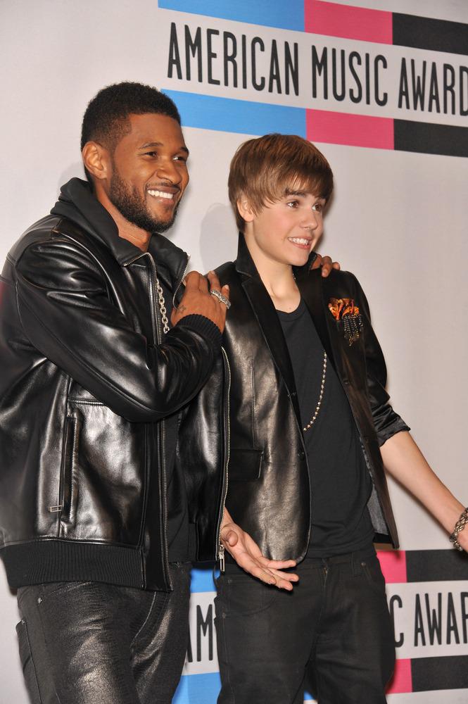 Justin Bieber y Usher protagonizan tenso momento en fiesta de los Oscar