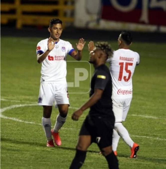 La goleada la finalizó José Mario Pinto que celebró con Edwin Rodríguez, quien le dio la asistencia.