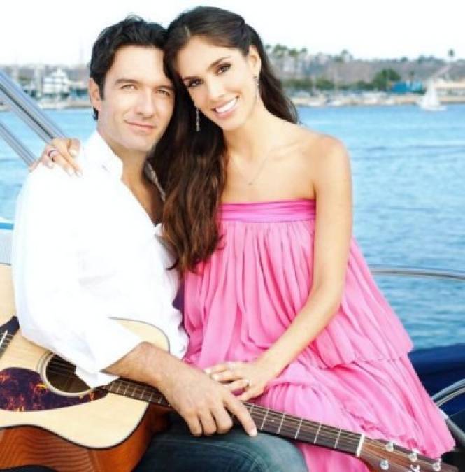 Sandra Echeverría está casada desde octubre de 2014 con el cantante Leonardo de Lozanne, vocalista del grupo Fobia.