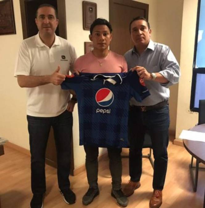 Carlos Sánchez: El Motagua comenzó a sacar la chequera y anunció el fichaje del lateral zurdo, llega procedente del Honduras Progreso. En su momento se mencionó que Olimpia lo pretendía.