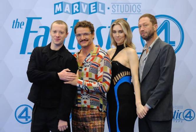 Pedro Pascal será el inteligente y versátil Reed Richards (Mr. Fantástico), Vanessa Kirby será la poderosa Susan Storm (La mujer invisible), Ebon Moss-Bachrach participará como el poderoso Ben Grimm (The Thing) y Joseph Quinn le dará vida a Johnny Storm (Antorcha Humana). La primera familia de Marvel llega a los cines el 24 de julio de 2025 en Latinoamérica, mientras en los Estados Unidos de América llega un día después, el 25.