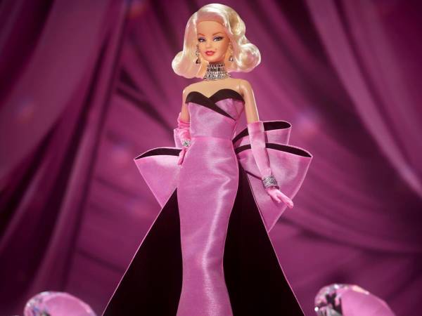Barbie celebra el centenario del nacimiento de Marilyn Monroe (1926-1962) con una muñeca inspirada en la actriz y su actuación en la película 'Los caballeros las prefieren rubias' ('Gentlemen Prefer Blondes', 1953).