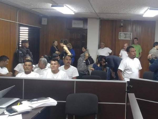 El Poder Judicial de Honduras indicó que la jueza Zoe Guifarro, en cumplimiento a una sentencia de amparo otorgada en junio de 2022, ordenó restituir el debido proceso a favor de los defensores de Guapinol.